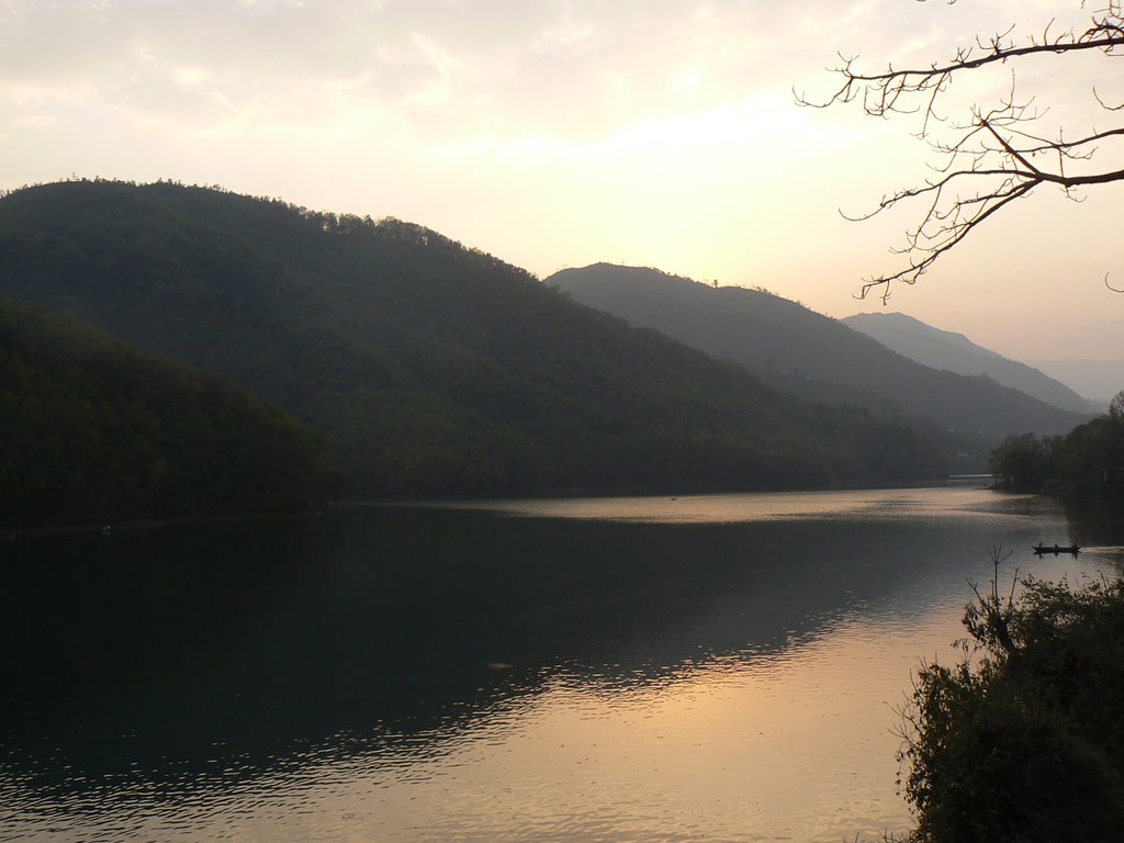 Nepal, Pokhara, Lakeside. by Bombos Colombos