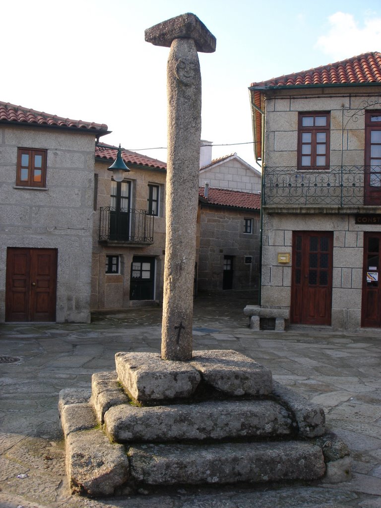 Pelourinho do Soajo by Abel M. Queirós