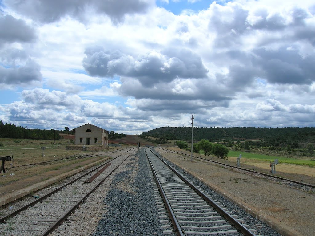 Antigua y nueva vía de tren en Cardenete by conradopueyo