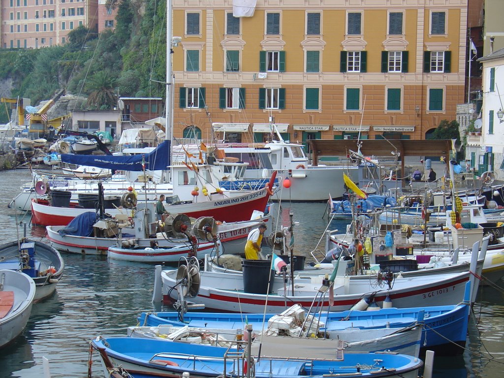 Camogli Hafen - 2006-10-03 © http://www.kimmich.net/blog/?cat=16 by Erich Kimmich