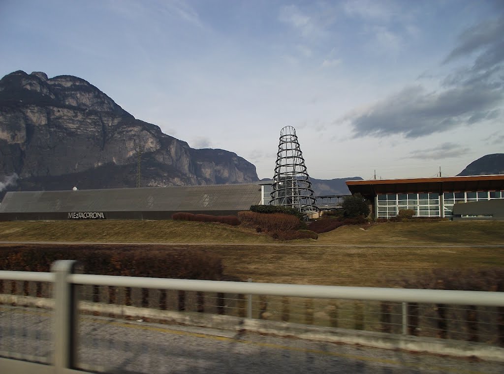 Vinícola Mezzacorona em San Michele all'Adige Província de Trento, República Italiana by Angelo Carlos Ronchi