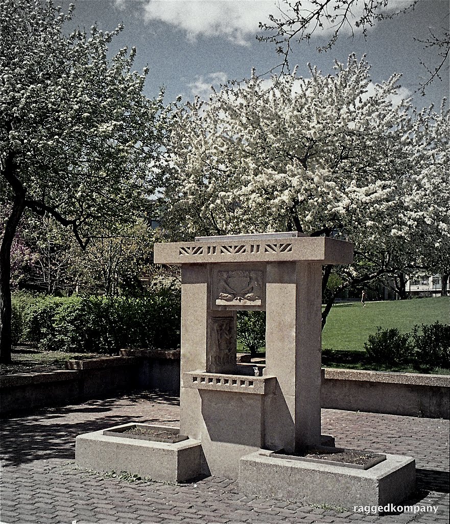 Horse Show (Horseshoe) Fountain by RaggedKompany