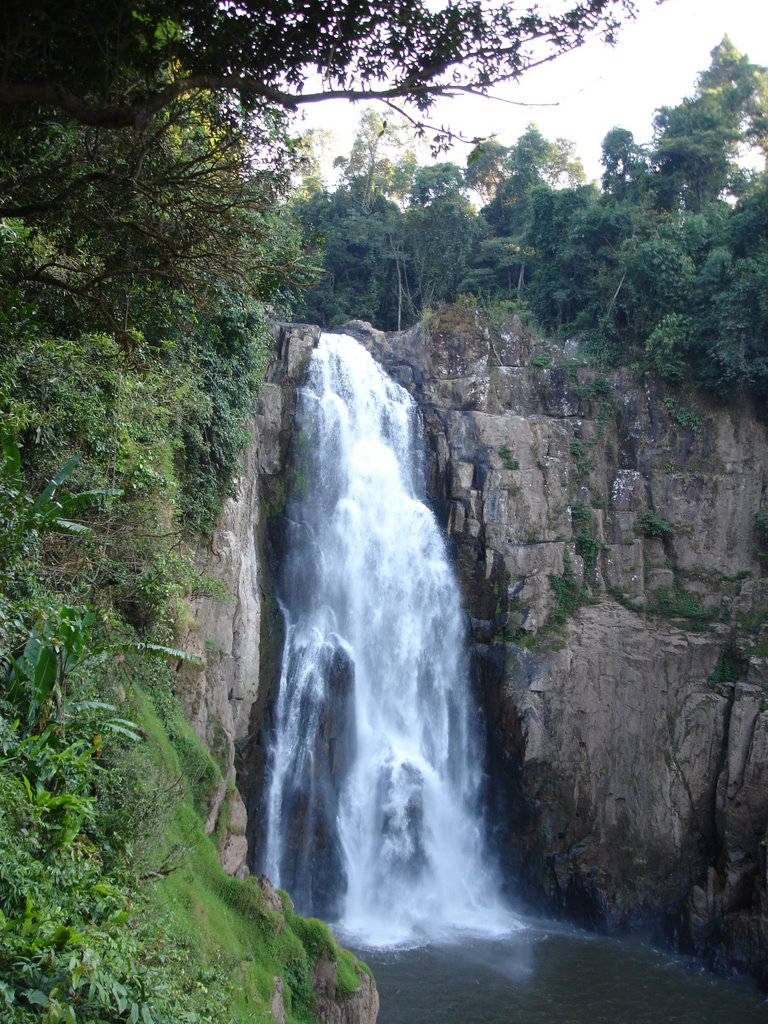 Big waterfall at Khao Yai by sangiorgio