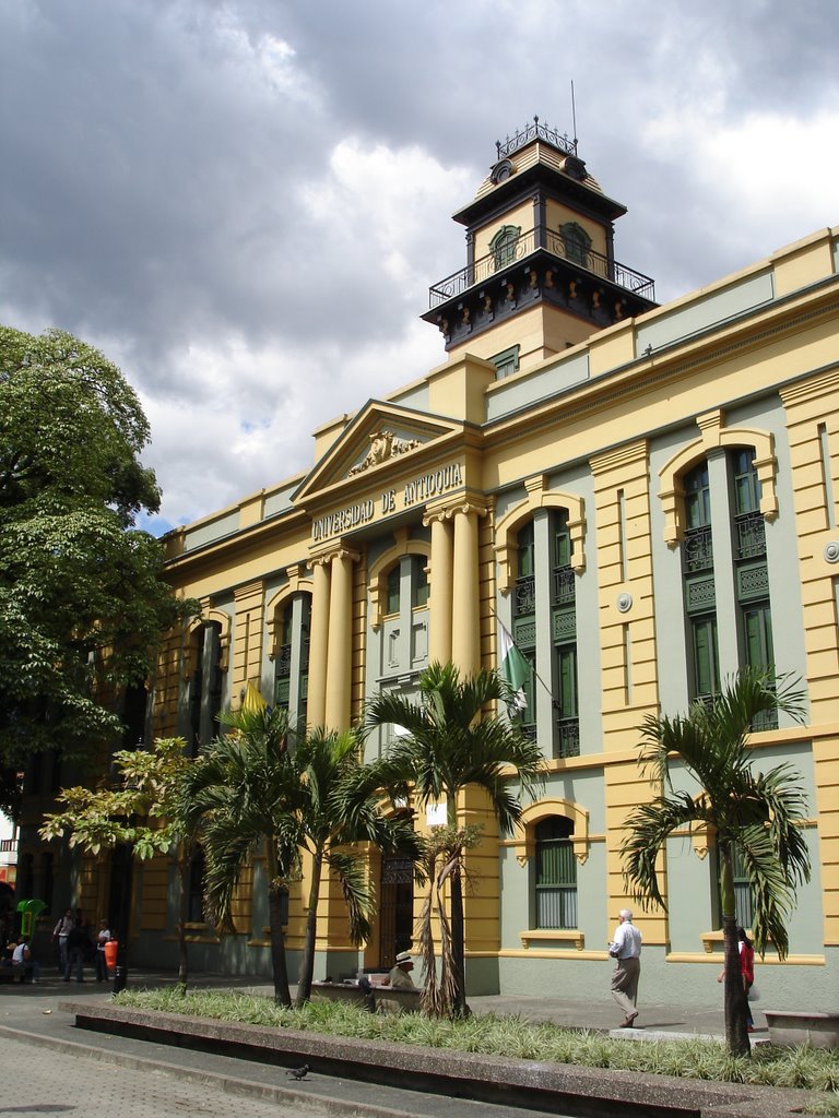 Paraninfo de la Universidad de Antioquia by aRRablo