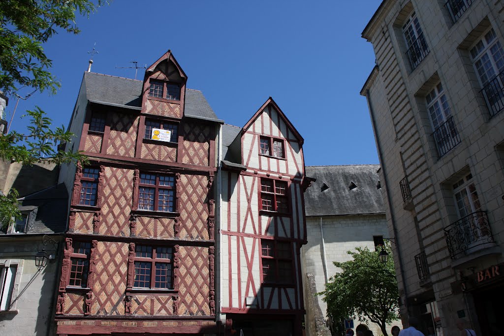 Saumur, maisons de la place Saint-Pierre by Alain Boulanger