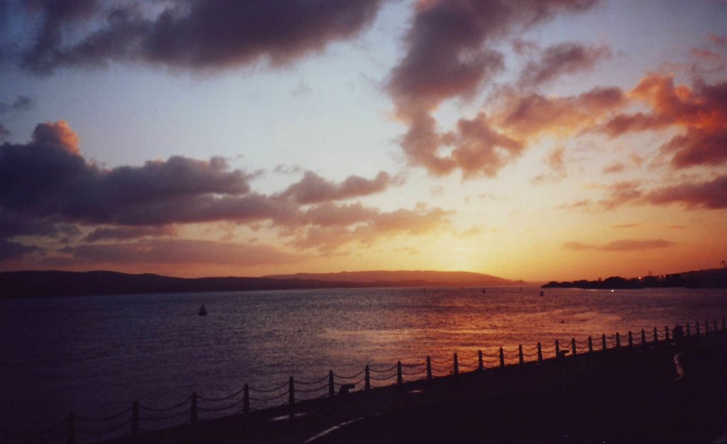 Sonnenuntergang in Greenock by e.m.r.