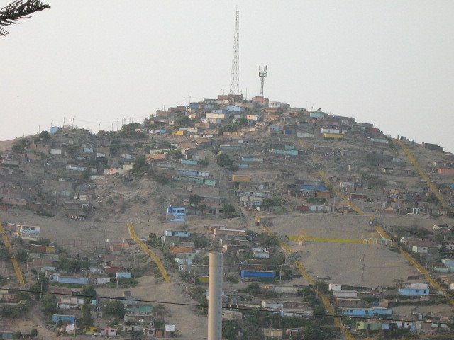 Cerro De SJM visto desde el grupo 13 de Villa El Salvador by anythingkid