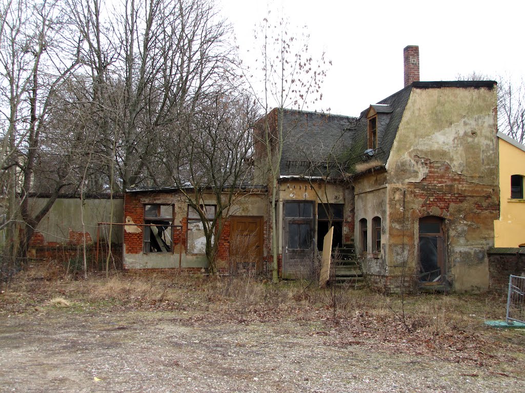 Verfallenes Haus an der Bergstraße in Chemnitz by A.Stoffel