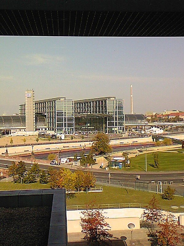 Berlin Hauptbahnhof by max kommer