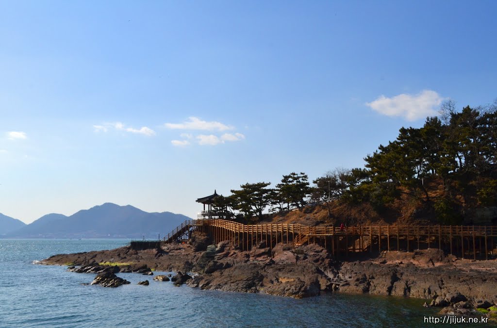 노산공원 산책로 [ 魯山公園 散策路 , Nosan park walk ] by 김 철 봉