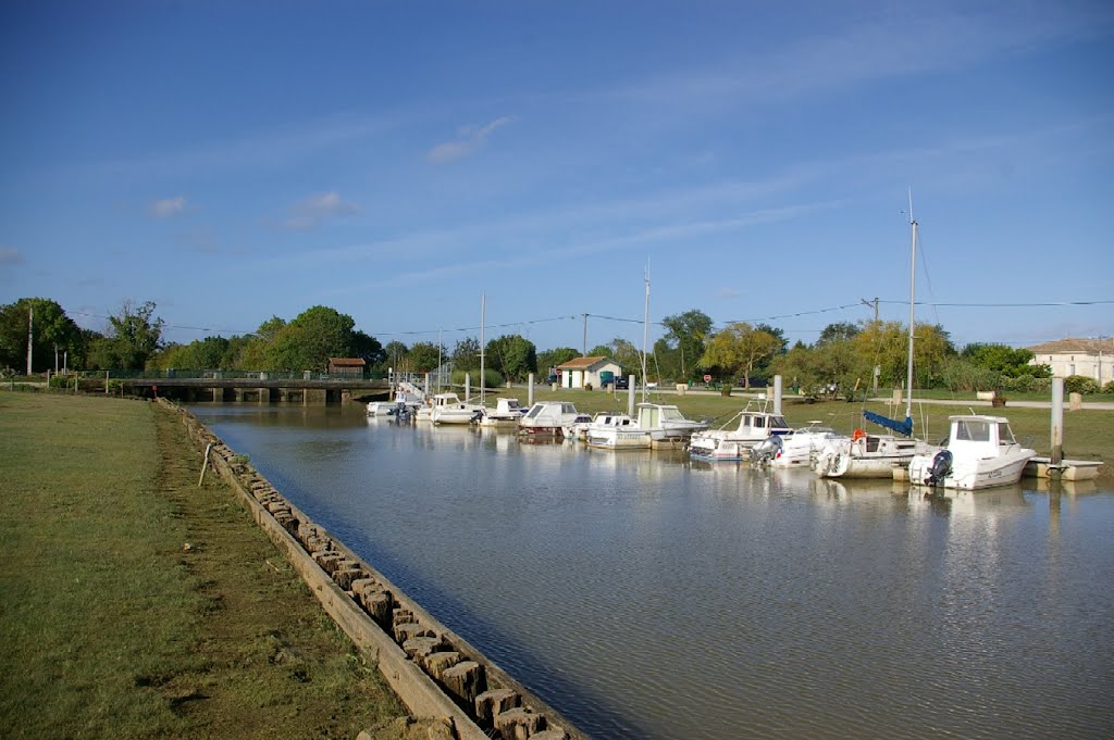 Port de Goulée by Jean-Paul Dominique BERTIN