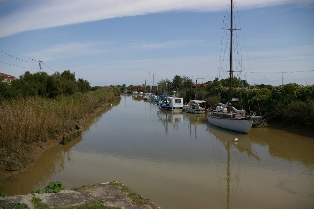 Port de Goulée by Jean-Paul Dominique BERTIN