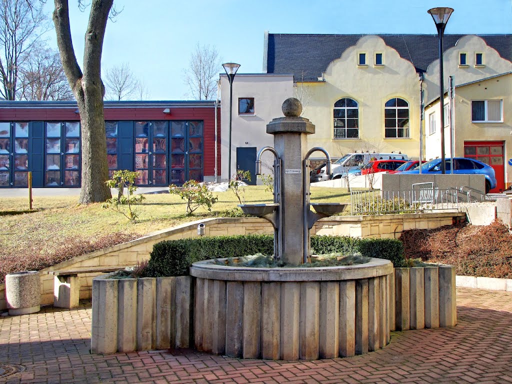 Gersdorf - Brunnen am Rathaus by Rudolf Henkel