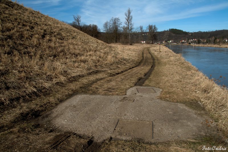 Břeh Vltavy pod Penicilínkou by FotoOndra