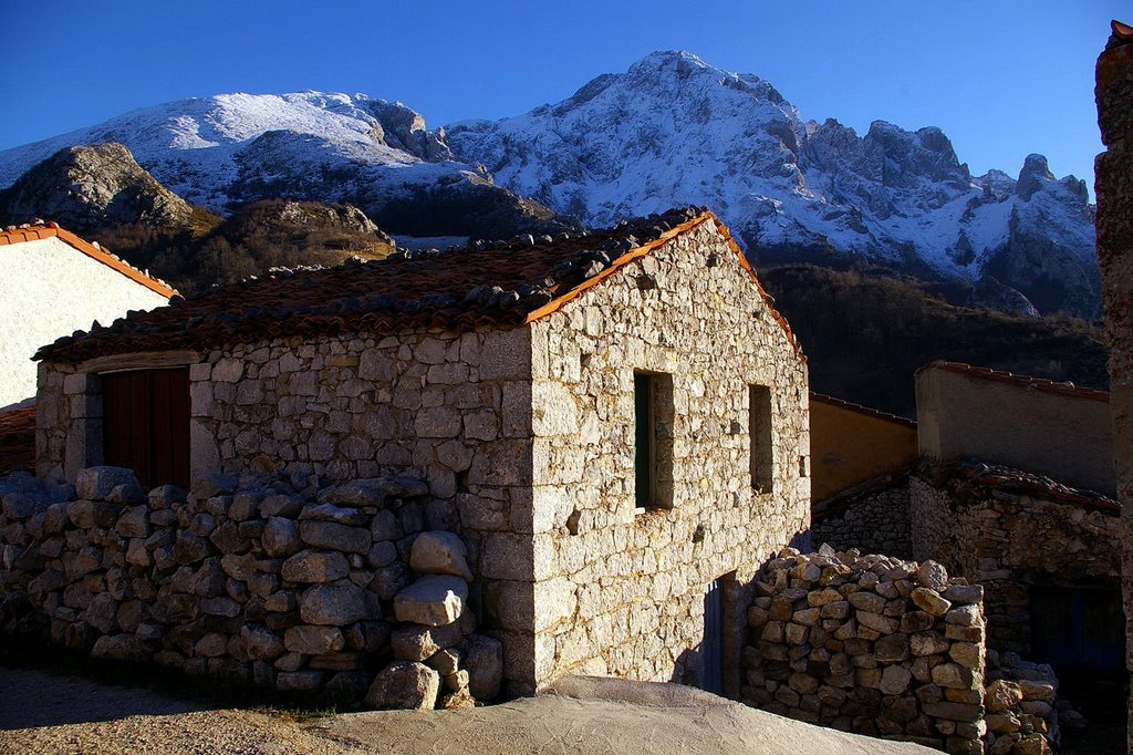 Sotres, Parque Nacional Picos de Europa, Cabrales, Asturias by Antonio Alba