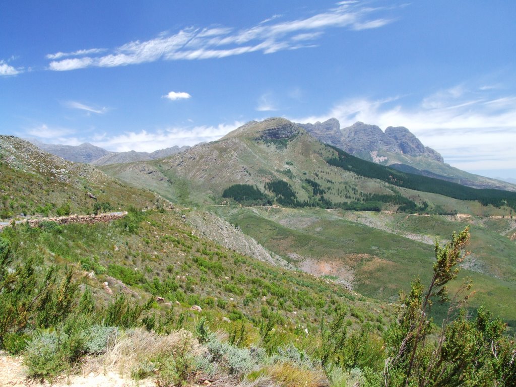 Bain's Kloof Pass 2 by Allan Manley