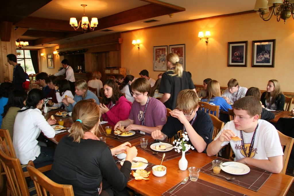 Breakfast at Hotel Del Glaciar by studentsonice