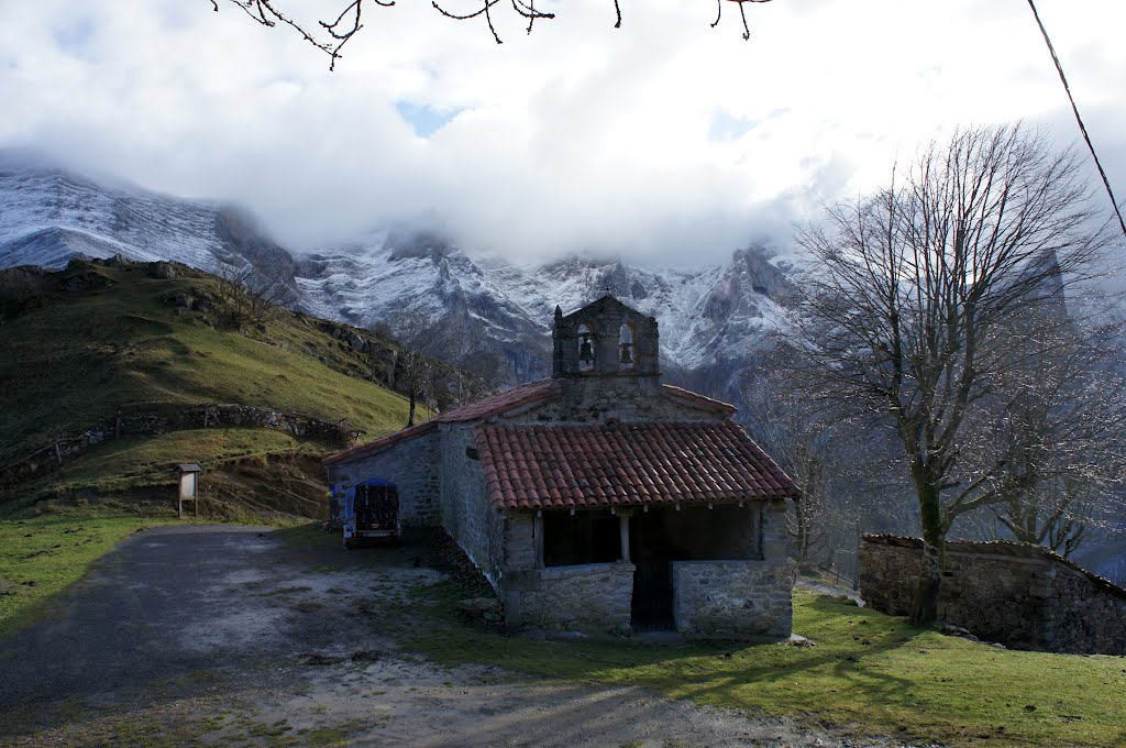 Iglesia de Casielles. by La Casa del Chiflón (Bulnes)