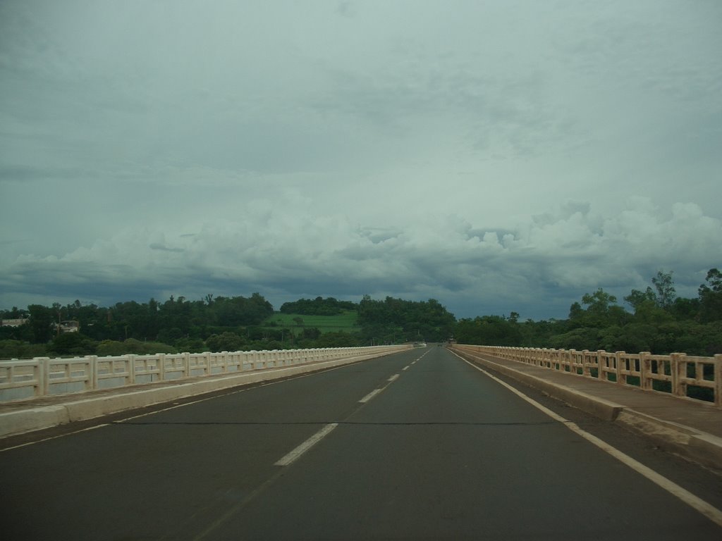 Ponte sobre o Rio Tibagi by ricardokob