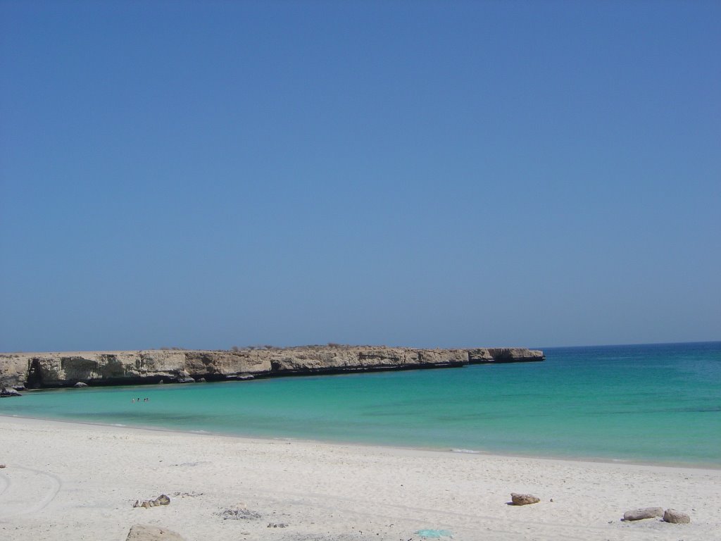 Camping beach near Tiwi by Jorunna