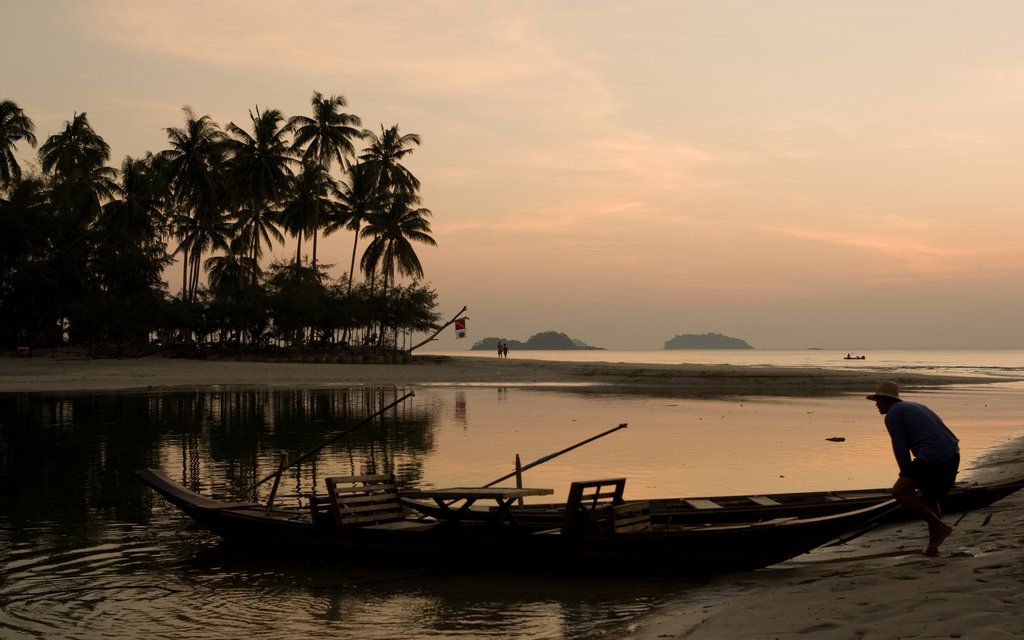 Thailand: Koh Chang island by supercanon