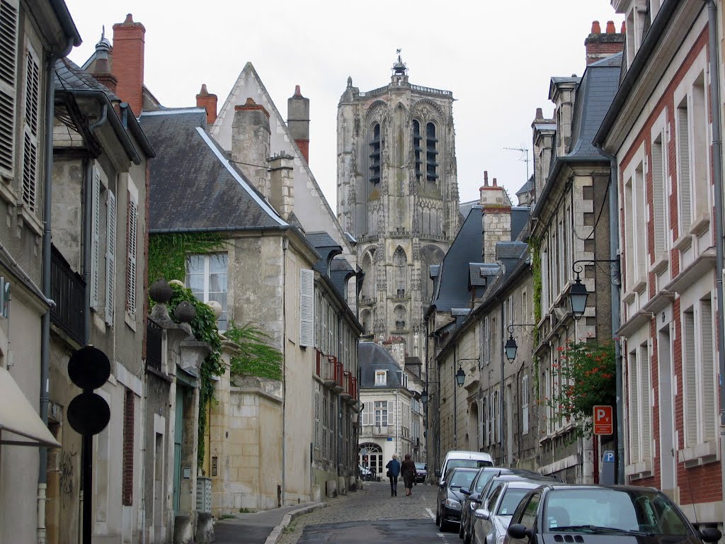 Torre de la Cathédrale St Etienne à Bourges by Florentino Alva Lopez