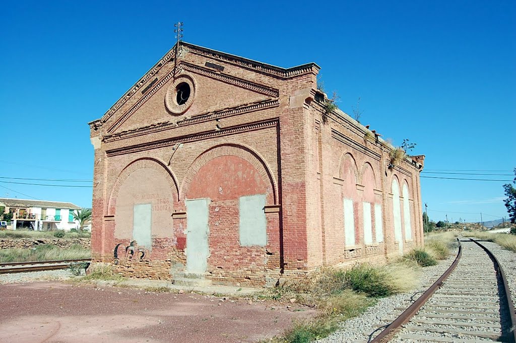 Antiguo depósito ferroviario by viajeroinquieto