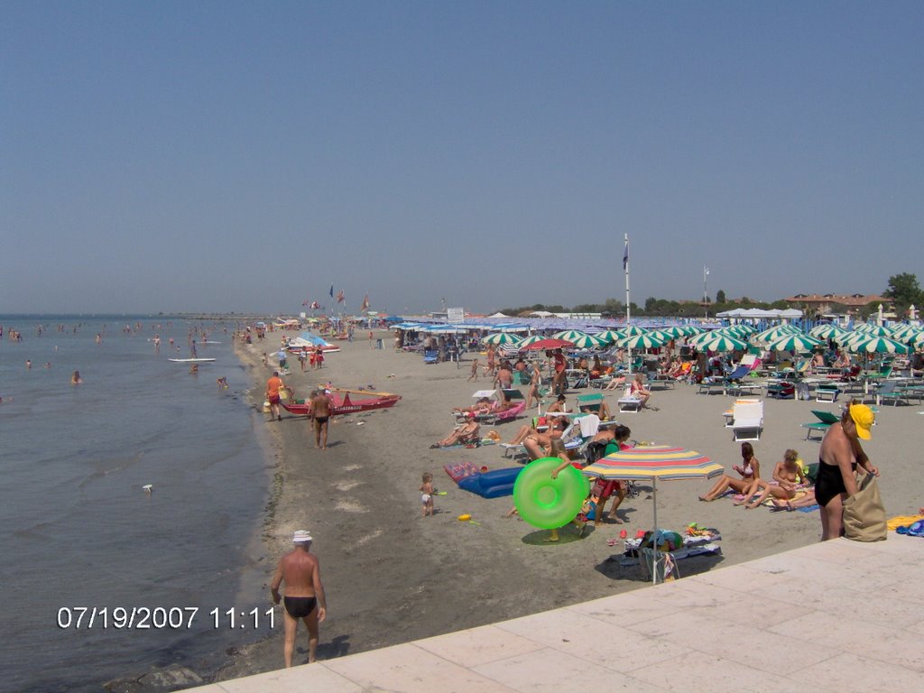 Grado Beach.. .Prendere il sole sul litorale... by ©  Imre Lakat