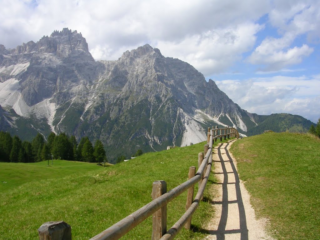 Panorama dai prati di Croda Rossa by ostilorenzo43