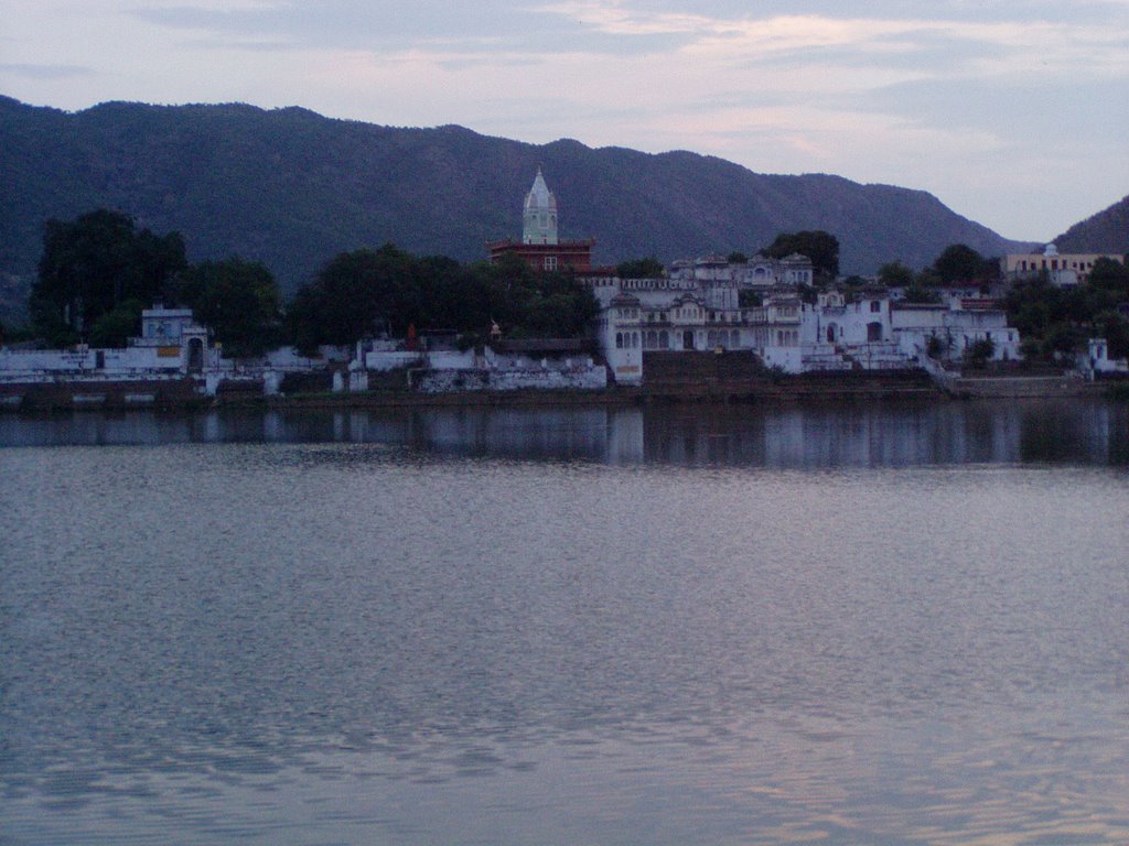 Lago de Pushkar al atardecer by luis serichol