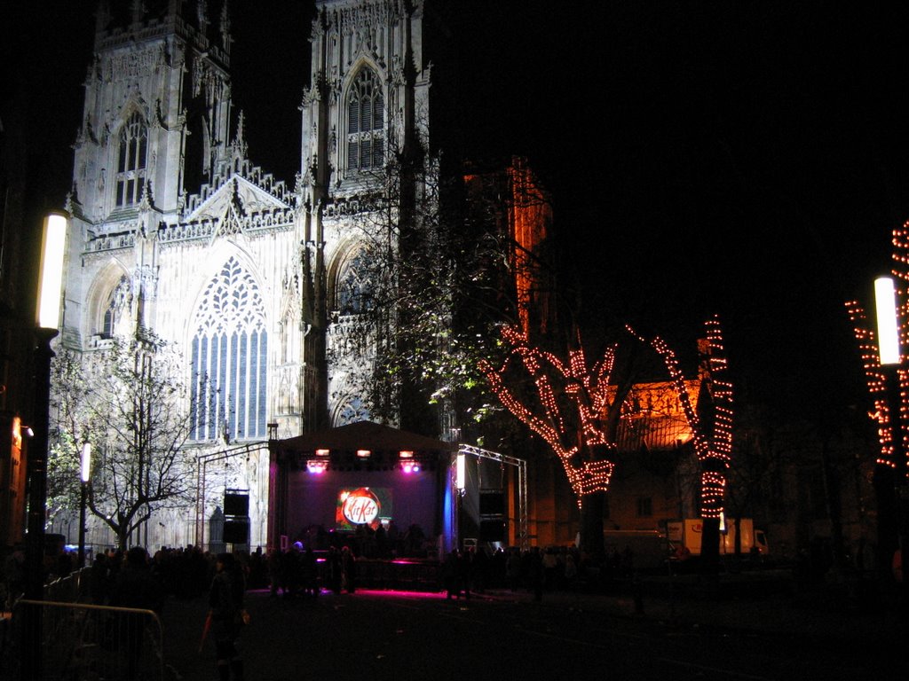 York Minster, York by JohnWelford