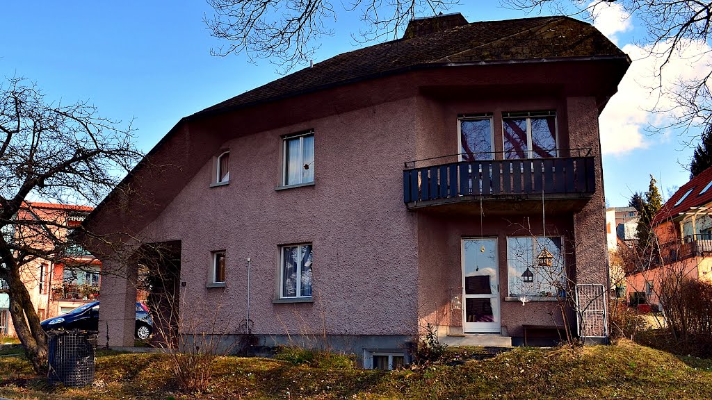 Dornacher Anthroposophen-Kolonie: Oberer Zielweg, Haus Unger, erbaut 1961. Architektur von Felix Durach by Wilhelm Tell