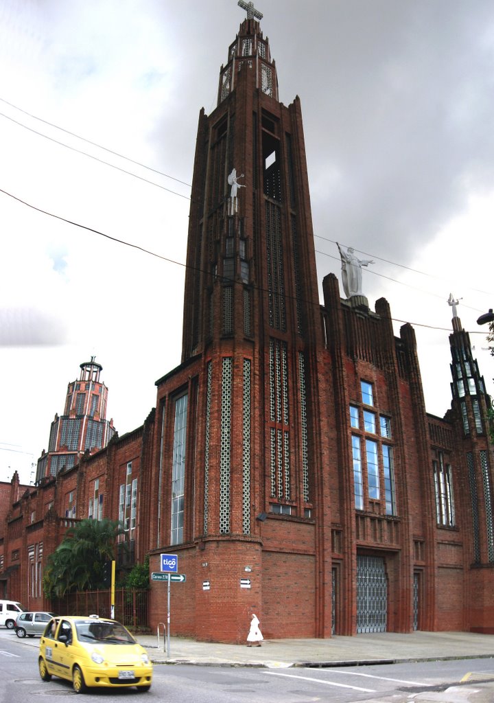 Templo Parroquial de San Pedro Claver de Bucaramanga, Santander - Colombia by Silvano Pabón Villamizar