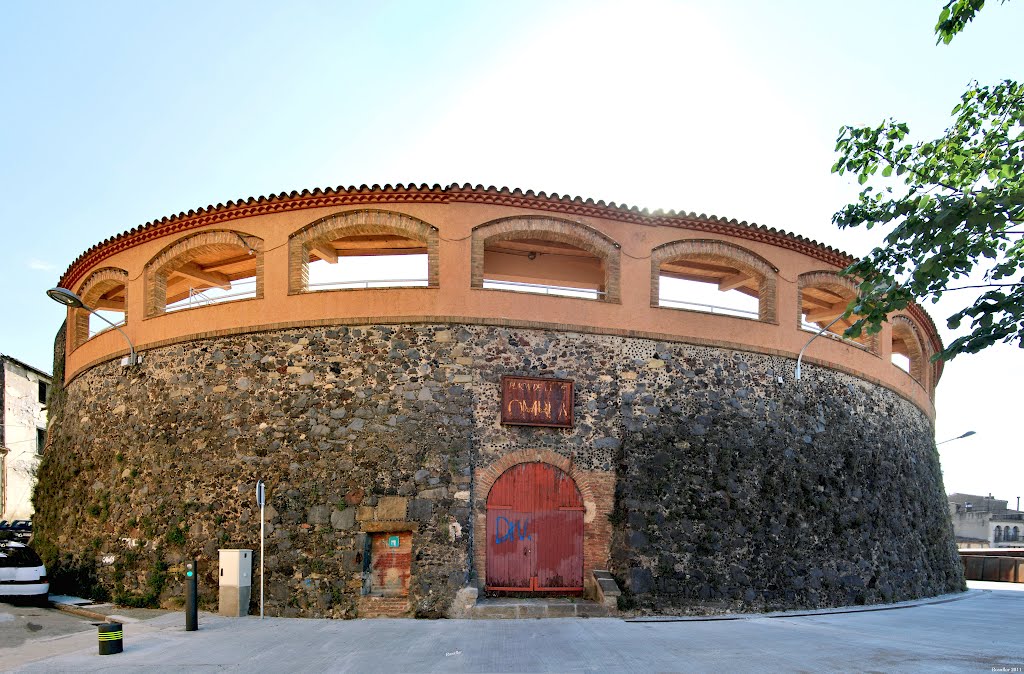 Olot: Plaça Clarà by Rosaflor