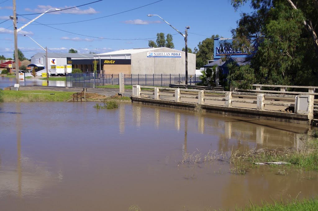 The Sturt Highway is blocked and soon to go underwater: Wagga Wagga Floods 2012 by snucklepuff