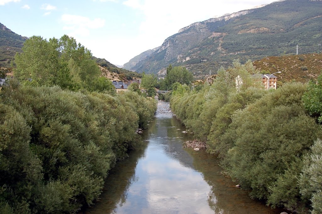 Sobre el río Aragón by viajeroinquieto