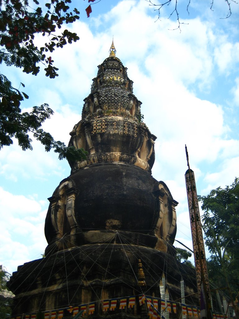 Wat Khu Tao by Hemmarat