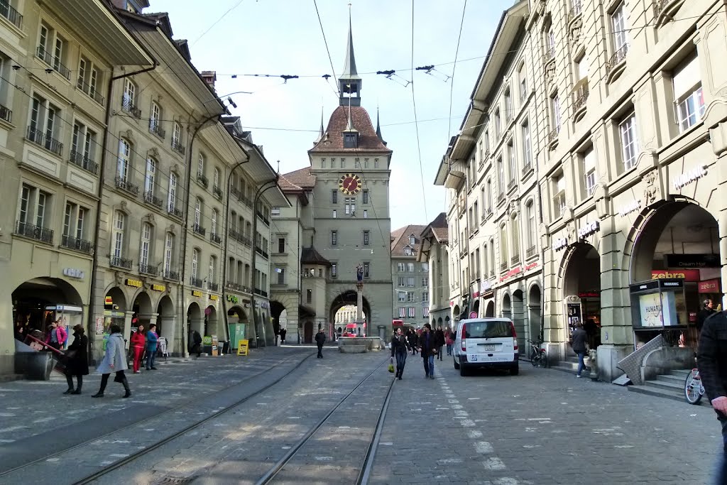 Sculptures, fontaines, arcades marchandes de Marktgasse à Berne ►Look Around by Magda GHALI