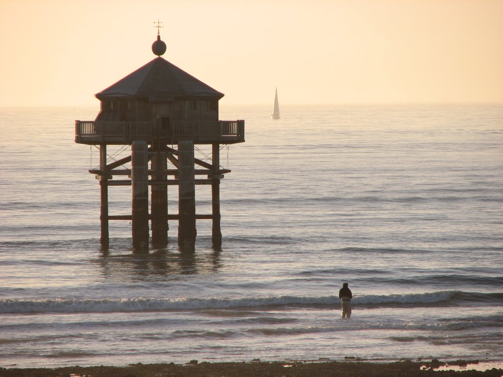 Phare du bout du monde by Eric DESRENTES