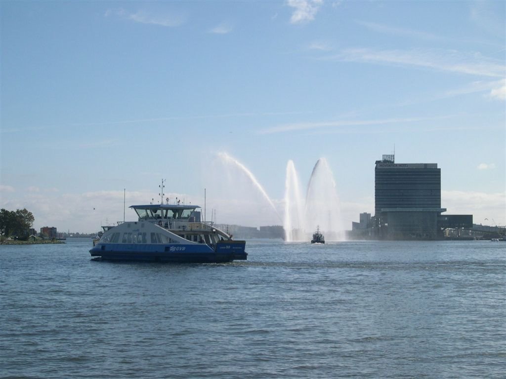 Amsterdam, het IJ met pontveer by theobaltus