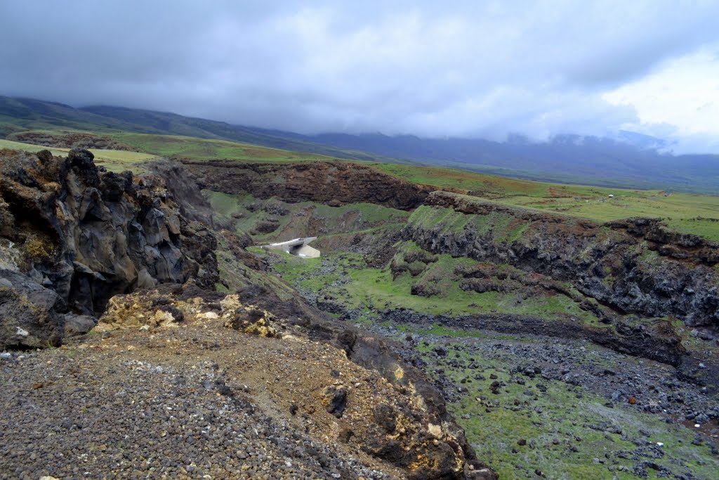 Manawainui Gulch and Bridge by conradthedog