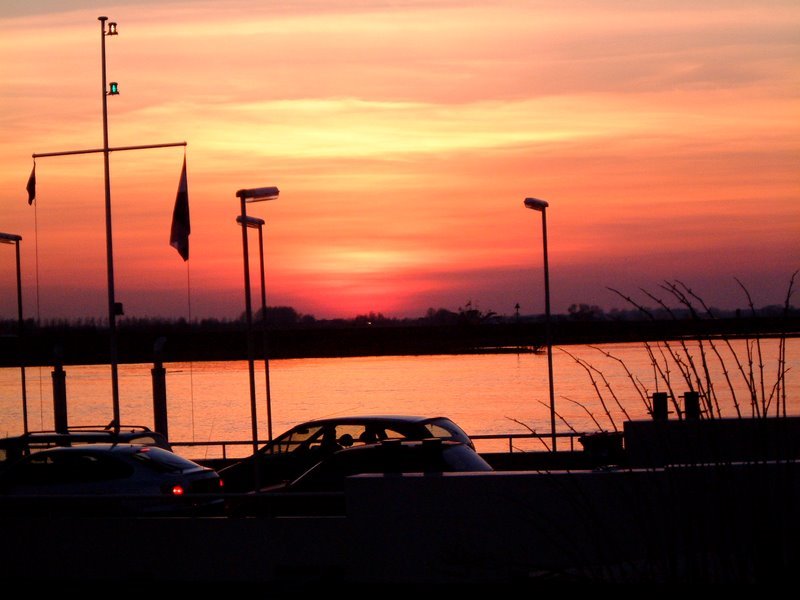 Zonsondergang Pond Elst (U) by Peter van de Haar