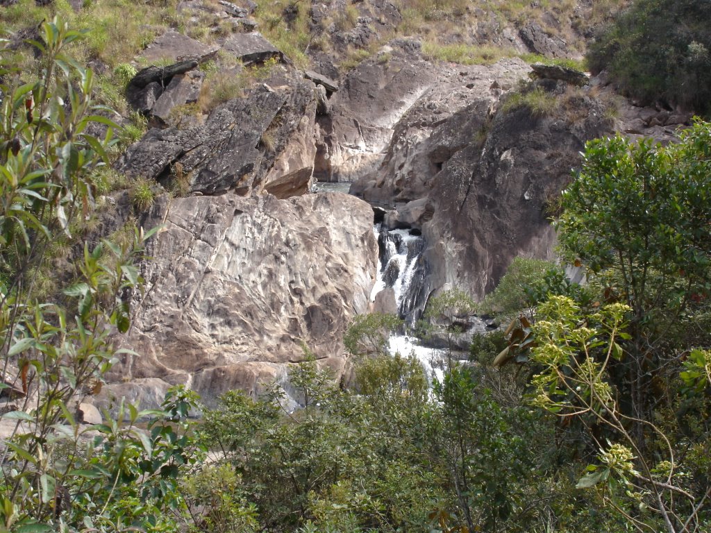 Cachoeira em Lavras novas by Leandro Fernandes