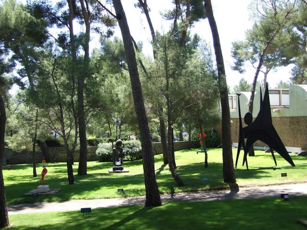 St Paul de Vence - Fondation Maeght - le jardin by scho