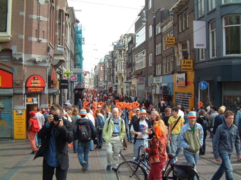 Koninginnedag Leidsestraat by Peter van de Haar