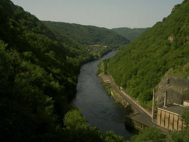 Barrage de l'aigle sur la dordo by al guillemet