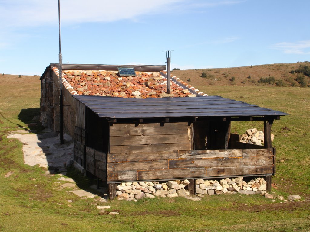 El refugio by Carlos Usano Serra