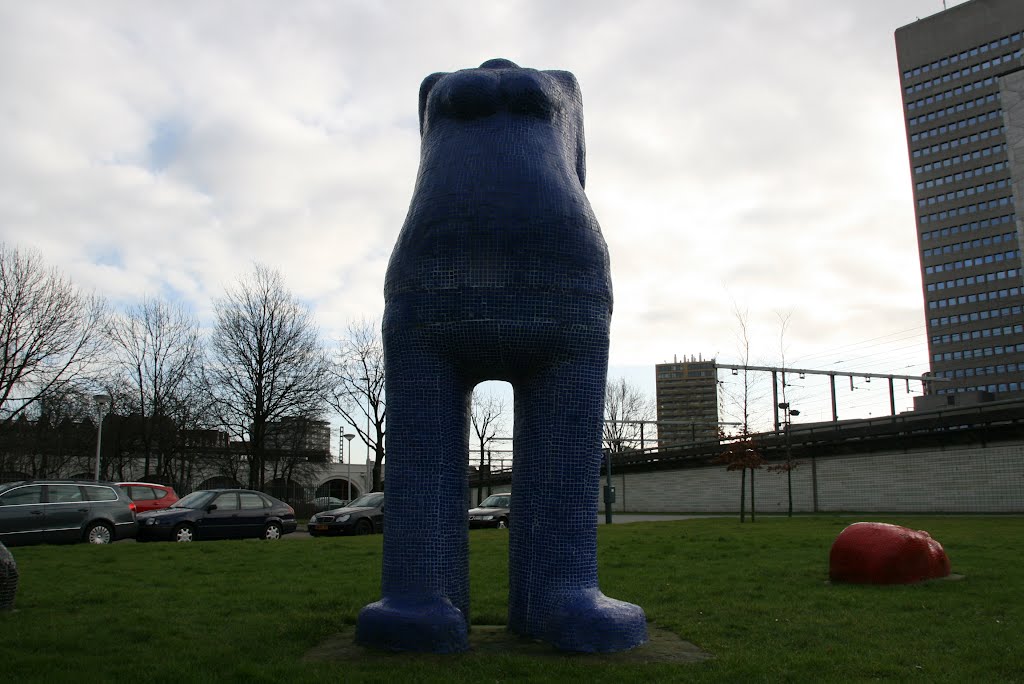 Tweevoeter en een rode kop, Rotterdam. by Carl030nl