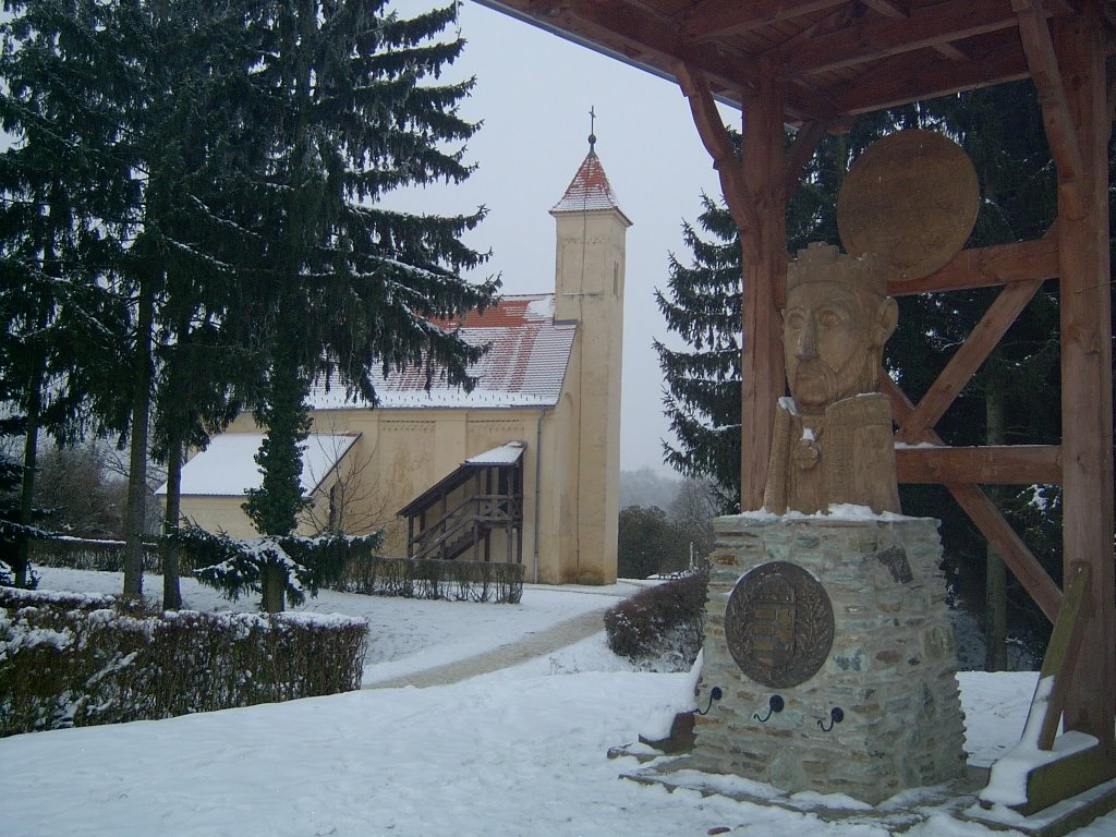 St. Stephen's wooden statue by the Old Church of Őriszentpéter by Bárdos László