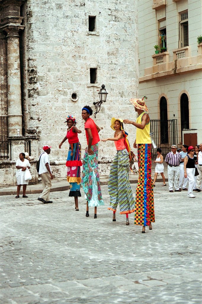 Espectaculo en la plaza de la Habana by cestevez